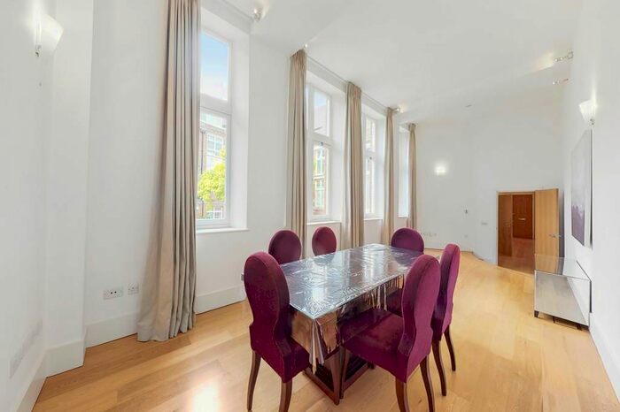 2 Bedroom Flat To Rent In Camberwell Grove, London, SE5