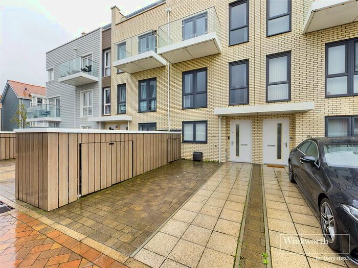 4 Bedroom Town House To Rent In Champlain Street, Reading, Berkshire, RG2