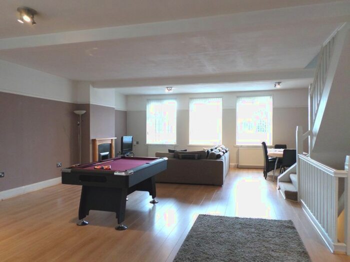 2 Bedroom Flat To Rent In Hagley Road, Edgbaston, Birmingham, B17