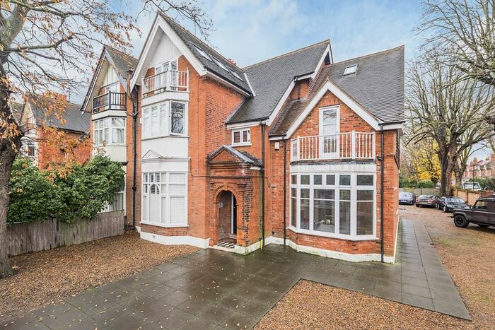 1 Bedroom Flat To Rent In Hampton Road, Twickenham, TW2