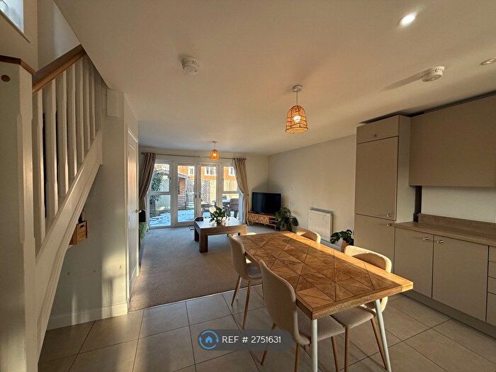 3 Bedroom Detached House To Rent In Thrower Road, Shrewsbury, SY2