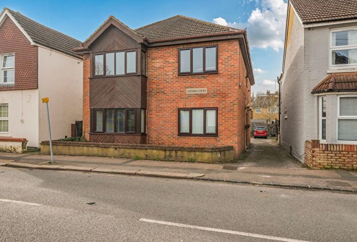 1 Bedroom Flat For Sale In Victoria Road, Redhill, Surrey, RH1