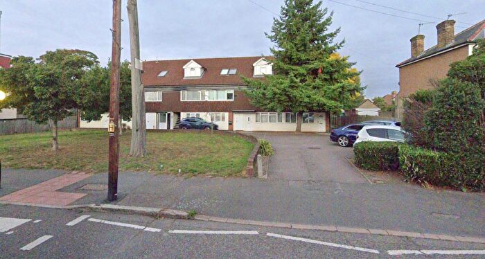1 Bedroom Apartment For Sale In St. Barnabas Road, Woodford Green, IG8