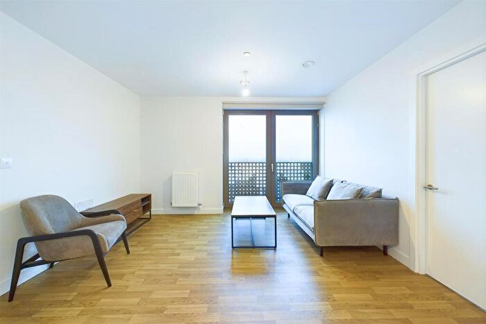 2 Bedroom Flat To Rent In Apex Gardens, London, N15