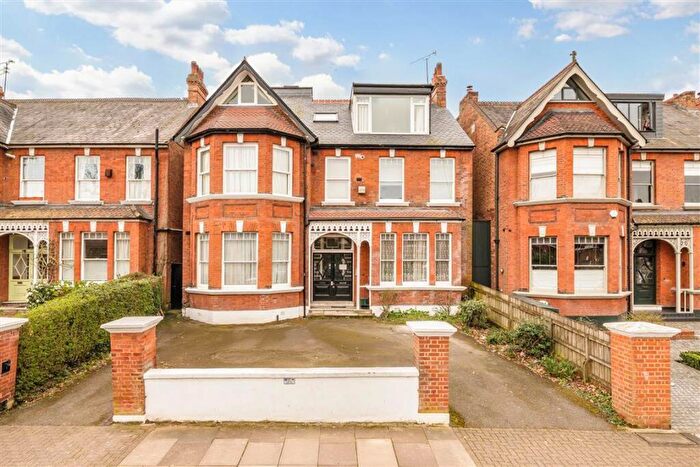 2 Bedroom Flat For Sale In Walm Lane, Mapesbury Conservation, NW2