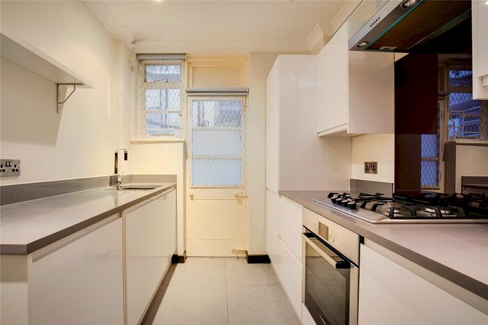 1 Bedroom Flat For Sale In Hatherley Court, Hatherley Grove, W2