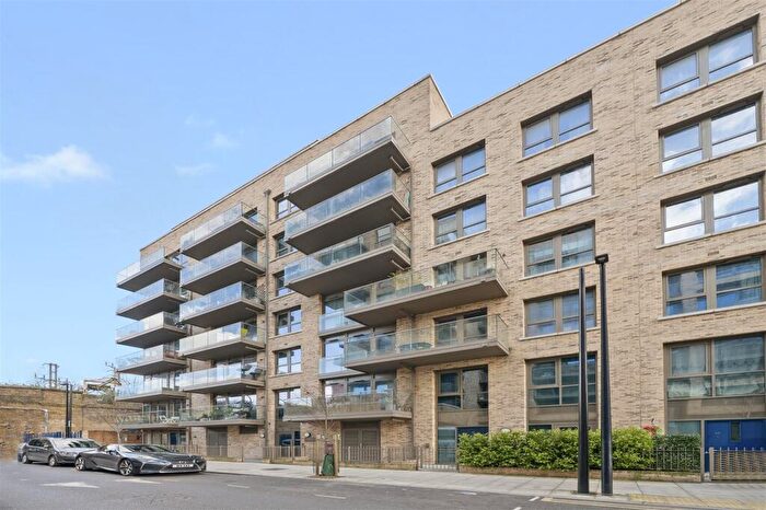 3 Bedroom Apartment For Sale In Rigel House, Hemming Street, Whitechapel, E1