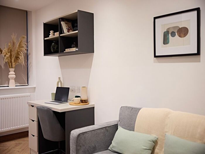 1 Bedroom Flat To Rent In Wade Lane Wade Lane, Leeds, LS2