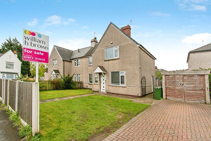 3 Bedroom Semi-Detached House For Sale In Henson Grove, Castleford, WF10