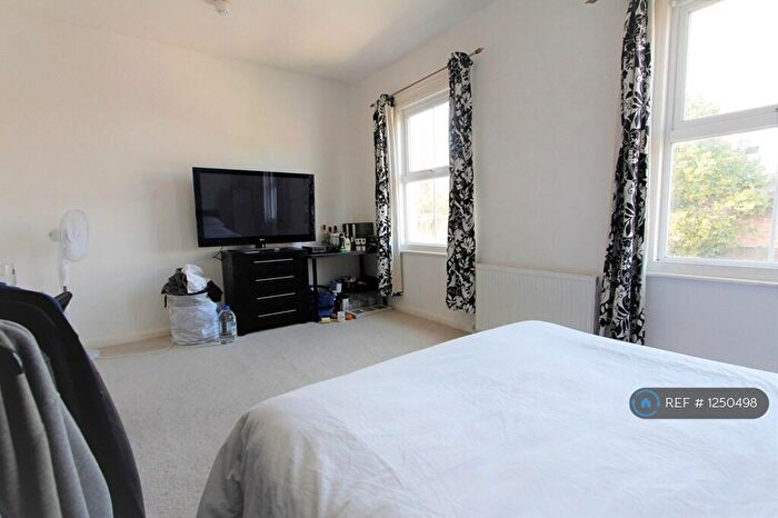6 Bedroom Terraced House To Rent In Sidmouth Street, Reading, RG1