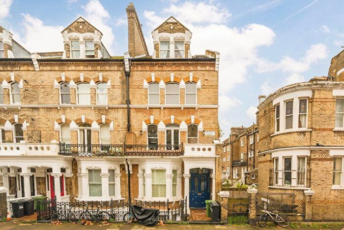 1 Bedroom Flat For Sale In Gwendwr Road, West Kensington, W14