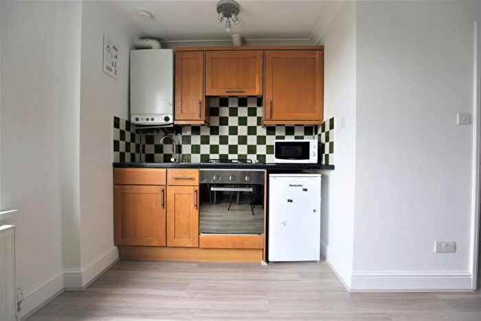 1 Bedroom Flat To Rent In Camden Road, London, N7