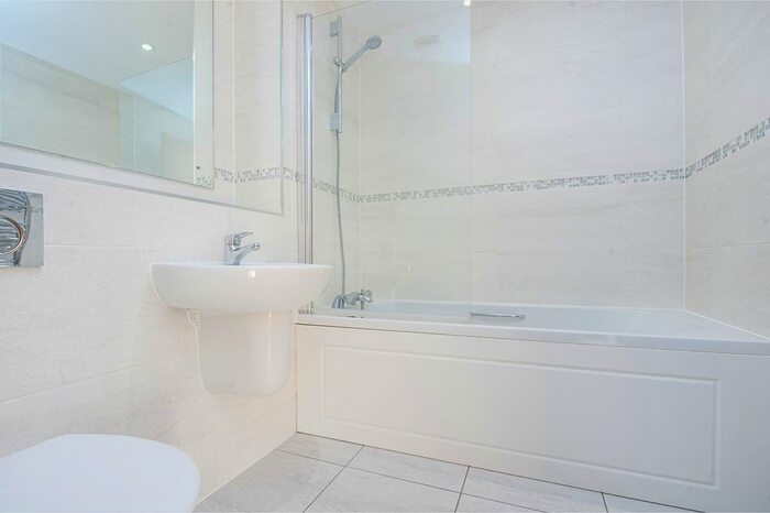 2 Bedroom Flat To Rent In Lamb Court, London Road, Tetbury GL8