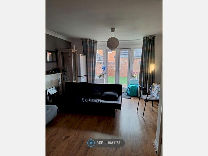 3 Bedroom Terraced House To Rent In House, Swindon, SN2