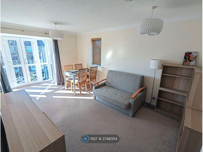 1 Bedroom Flat To Rent In Farriers Road, Epsom, KT17