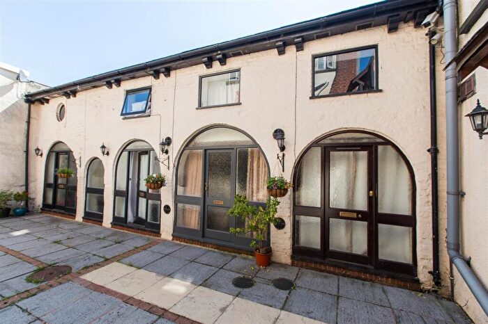 1 Bedroom Terraced House To Rent In North Street, Crediton, EX17