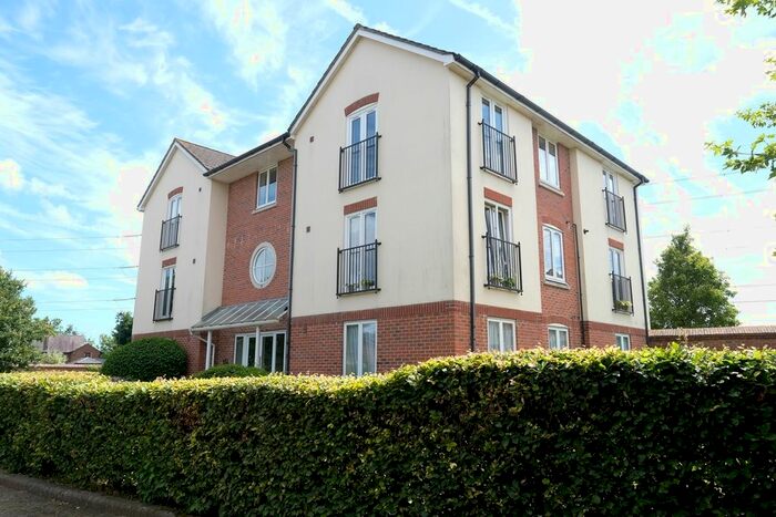 2 Bedroom Flat To Rent In Admiralty Way, Marchwood, SO40