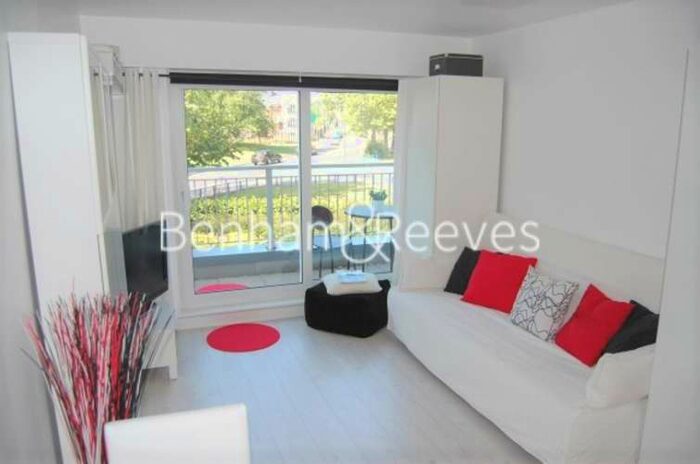 Flat To Rent In Heritage Avenue, Colindale, NW9