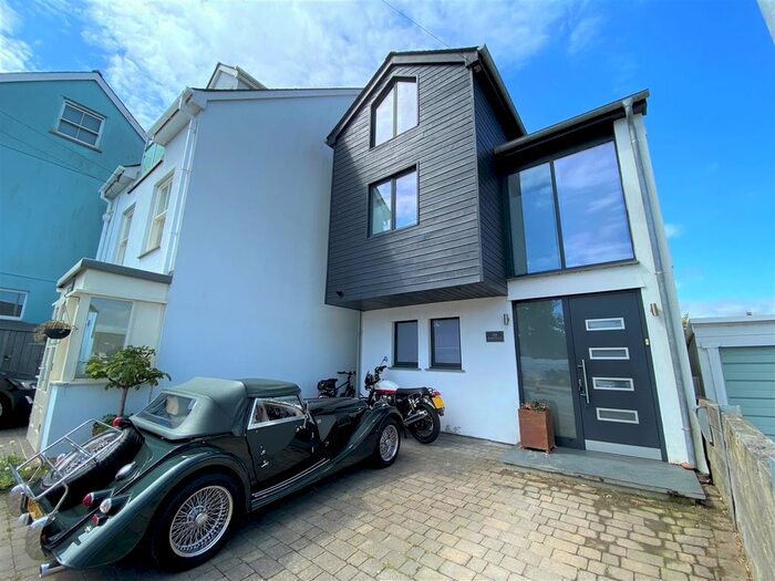 3 Bedroom Detached House For Sale In Waterloo Road, Falmouth, TR11