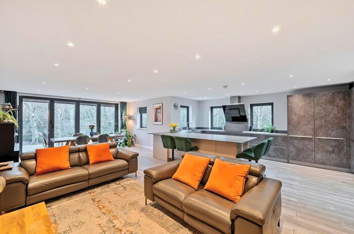 4 Bedroom Detached House For Sale In Troy Road, Horsforth, Leeds, LS18