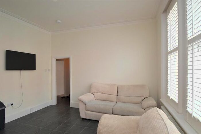 2 Bedroom Flat To Rent In Putney High Street, Flat A, London, SW15