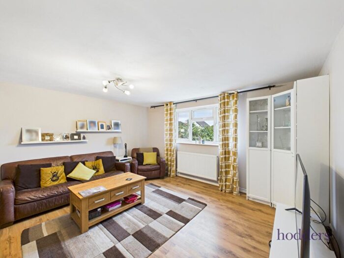 2 Bedroom Maisonette For Sale In Chertsey, Surrey, KT16