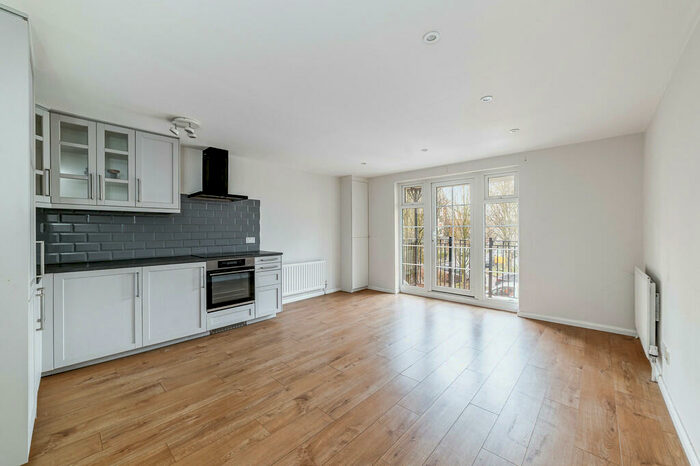 2 Bedroom Apartment To Rent In Shaftesbury Gardens, NW10