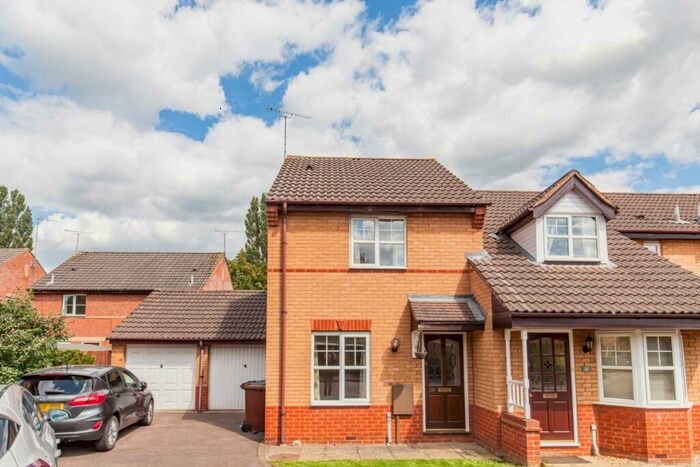 2 Bedroom Semi-Detached House To Rent In Wellington Avenue, Banbury, OX16