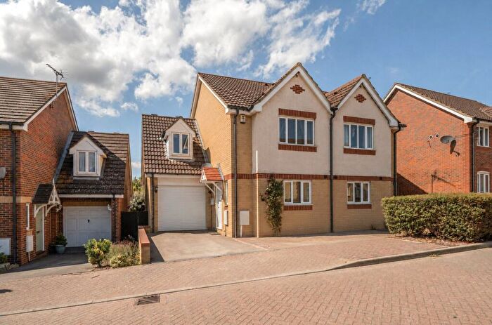 3 Bedroom Semi Detached House For Sale In Eadred Way, Kemsley, Sittingbourne, Kent, ME10