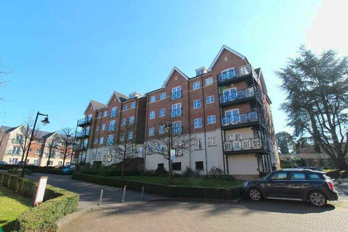 2 Bedroom Flat To Rent In Viridian Square, Aylesbury, HP21