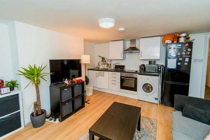 2 Bedroom Flat To Rent In The Polygon, Southampton, SO15