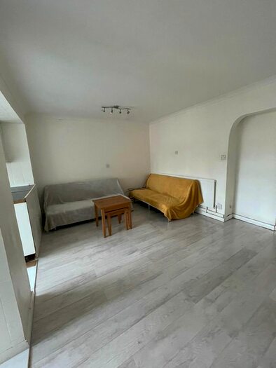 4 Bedroom Terraced House To Rent In Northborough Road, Slough SL2