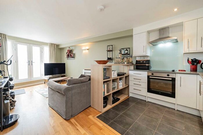 2 Bedroom Flat For Sale In London Road, Brentford, TW8