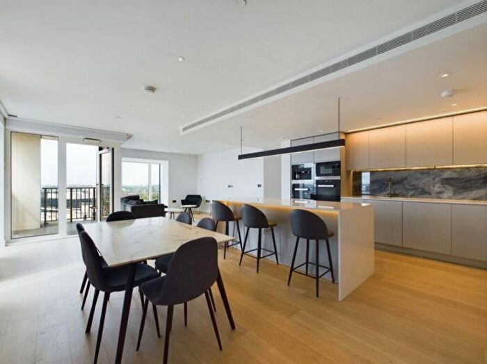 3 Bedroom Flat To Rent In Fountain Park Way, London, W12