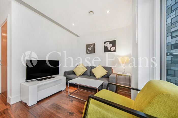 Flat To Rent In Lincoln Plaza, Canary Wharf, London, E14