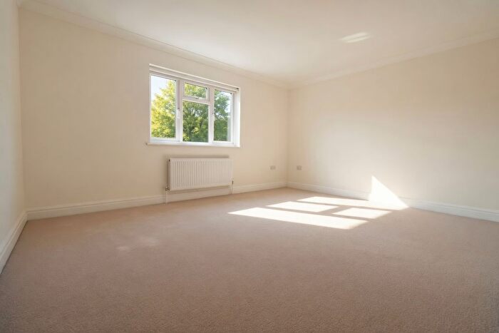 2 Bedroom Maisonette To Rent In The Causeway, Staines-Upon-Thames, TW18