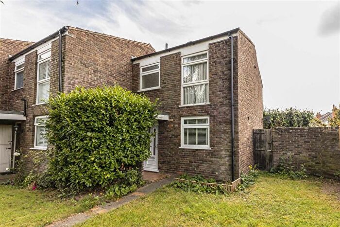 3 Bedroom Property To Rent In Allbrook Close, Teddington, TW11