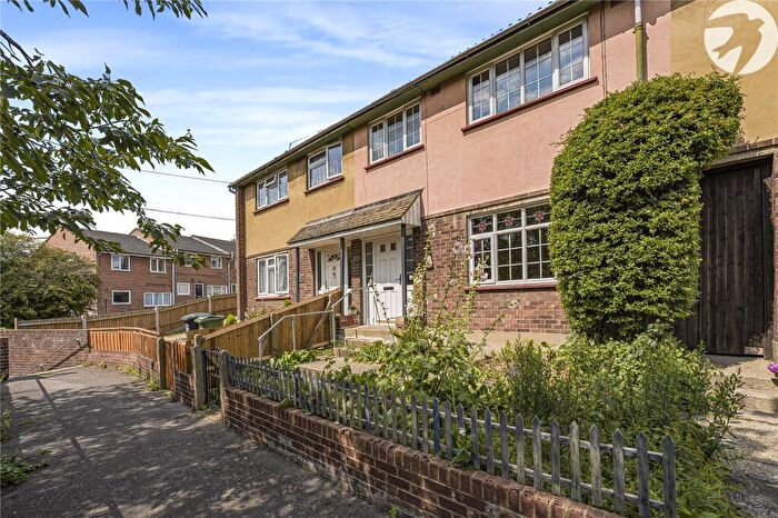3 Bedroom Terraced House For Sale In Bevis Close, Dartford, Kent, DA2