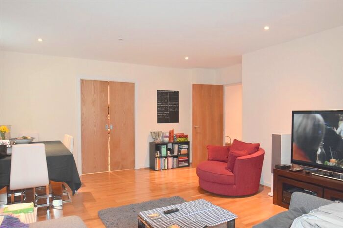 2 Bedroom Flat To Rent In Long Gables, South Park, Gerrards Cross, Buckinghamshire, SL9