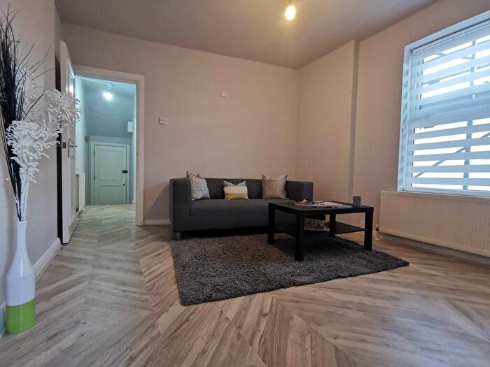 1 Bedroom Apartment To Rent In High Road, Willesden Green, NW10