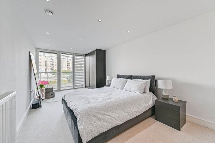 3 Bedroom Flat To Rent In Dowells Street, Greenwich, London, SE10