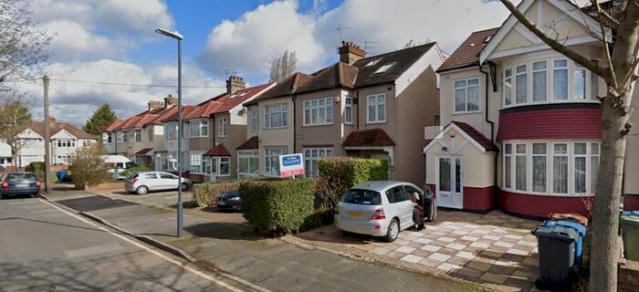 3 Bedroom Flat To Rent In Westmorland Road, Harrow, Greater London, HA1