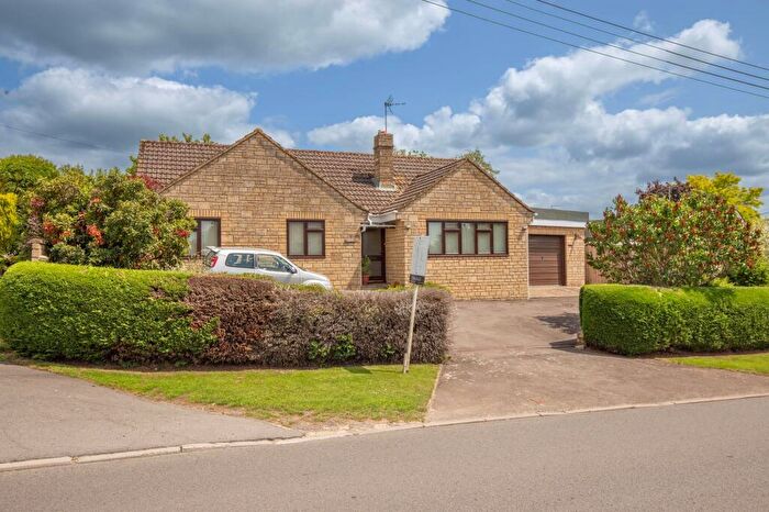 3 Bedroom Detached Bungalow For Sale In Tetbury Hill, Malmesbury, SN16