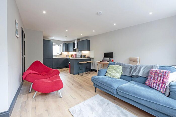 2 Bedroom Apartment To Rent In Penrith Place, SE27