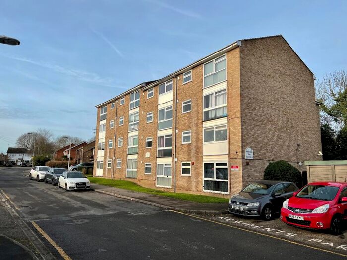 1 Bedroom Flat To Rent In Holdbrook Way, Romford, RM3