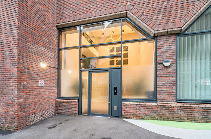 2 Bedroom Flat For Sale In Pembroke Broadway, Camberley, Surrey, GU15