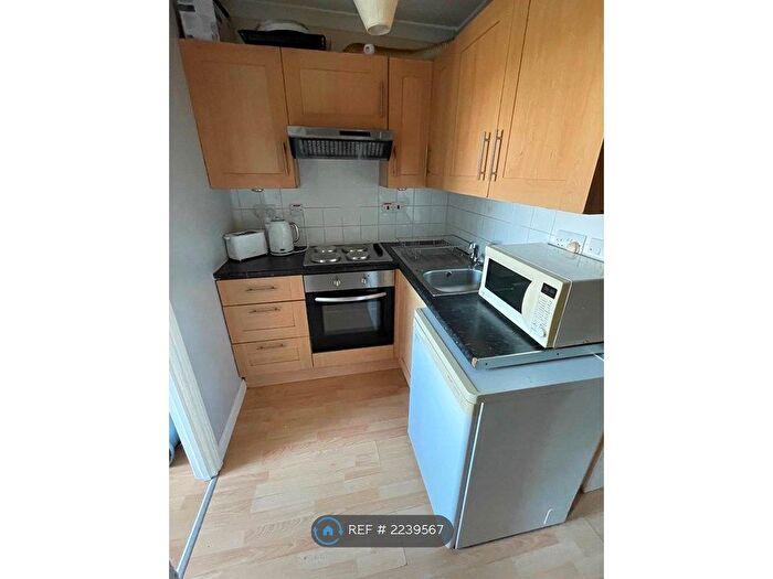 2 Bedroom Flat To Rent In Dearne Walk, Bedford, MK41