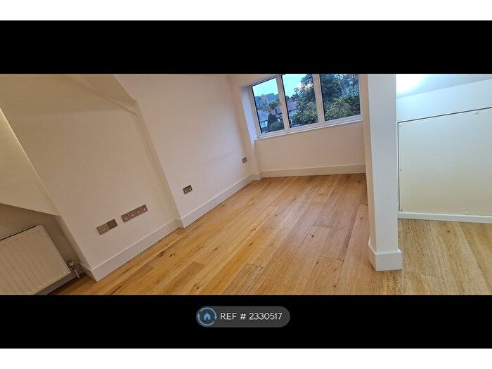 4 Bedroom Semi-Detached House To Rent In Brunswick Gardens, London, W5