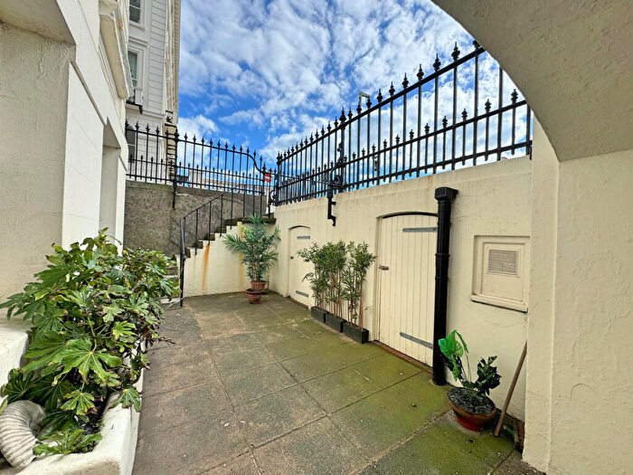 1 Bedroom Apartment For Sale In Adelaide Mansions, Hove, BN3