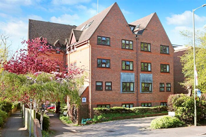 1 Bedroom Flat For Sale In Station Road, Leatherhead, KT22